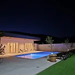 Mostarsko Jezero Villa *