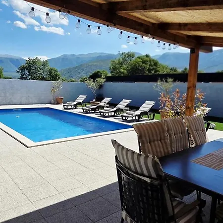 Βίλα Mostarsko Jezero