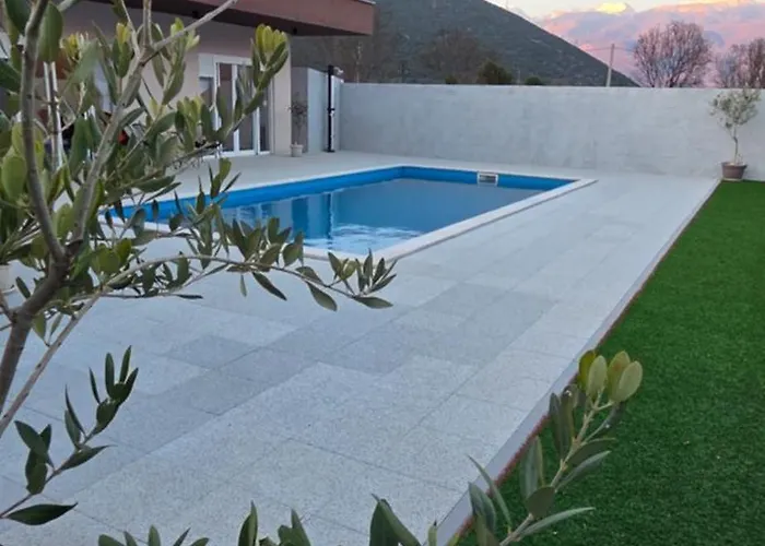 Mostarsko Jezero ヴィラ